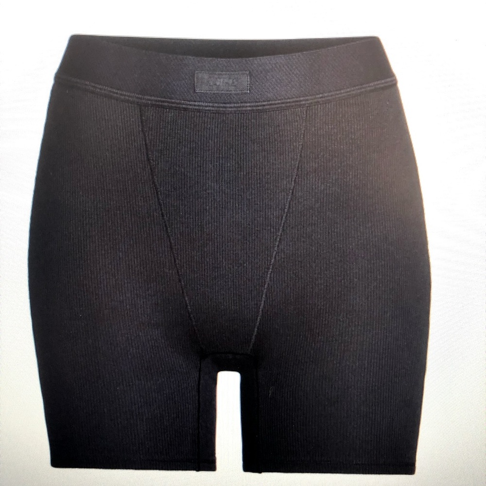 Boyfriend Boxer
Classic short made super soft, lightweight stretch jersey.